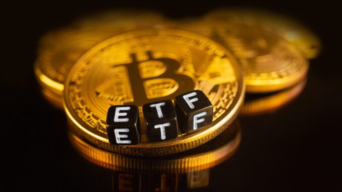 Стоит ли инвестировать в Bitcoin ETF или лучше покупать BTC напрямую?